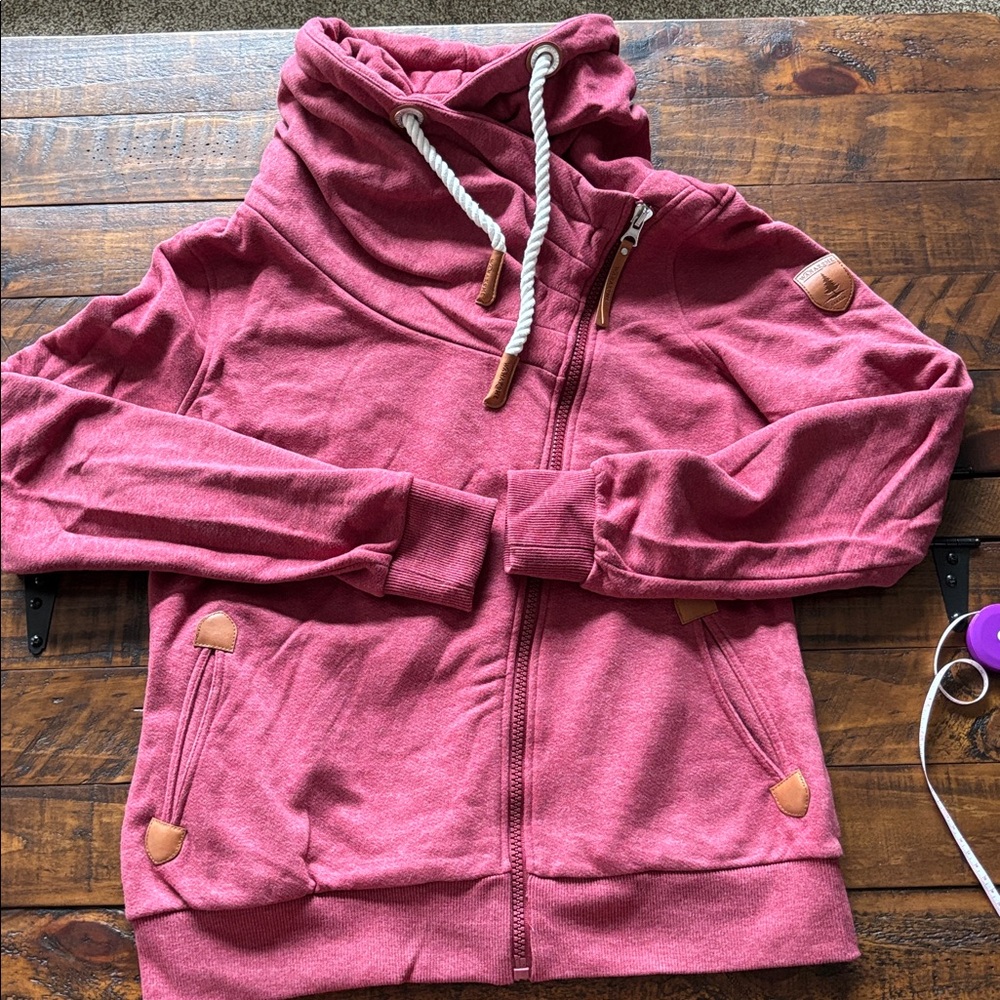 Cozy Wanakome Hestia Hoodie in a heathered wine colour